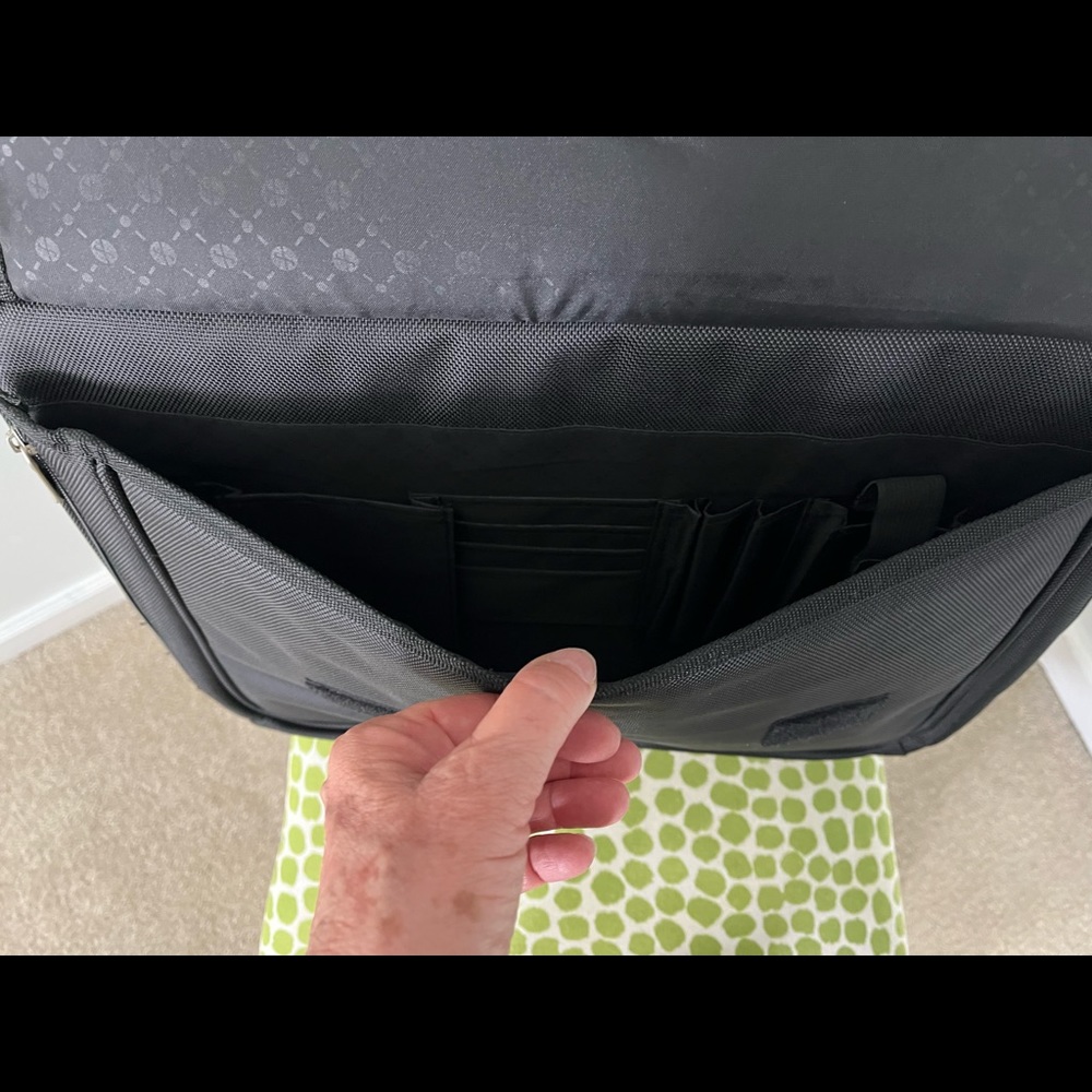 NWOT Foray Laptop/Computer Messenger Shoulder Bag - Picture 11 of 14